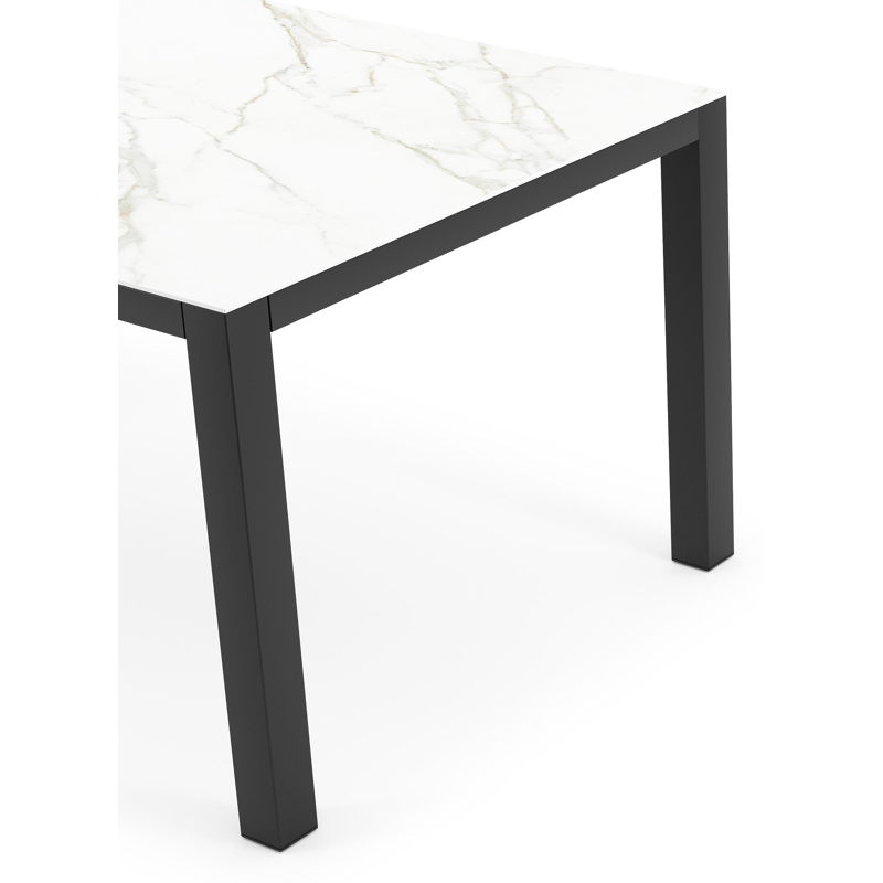 Table de jardin Como rectangulaire en aluminium noir et céramique pleine Calacatta - Lg. 160 x Lrg. 100 x Haut. 75 cm