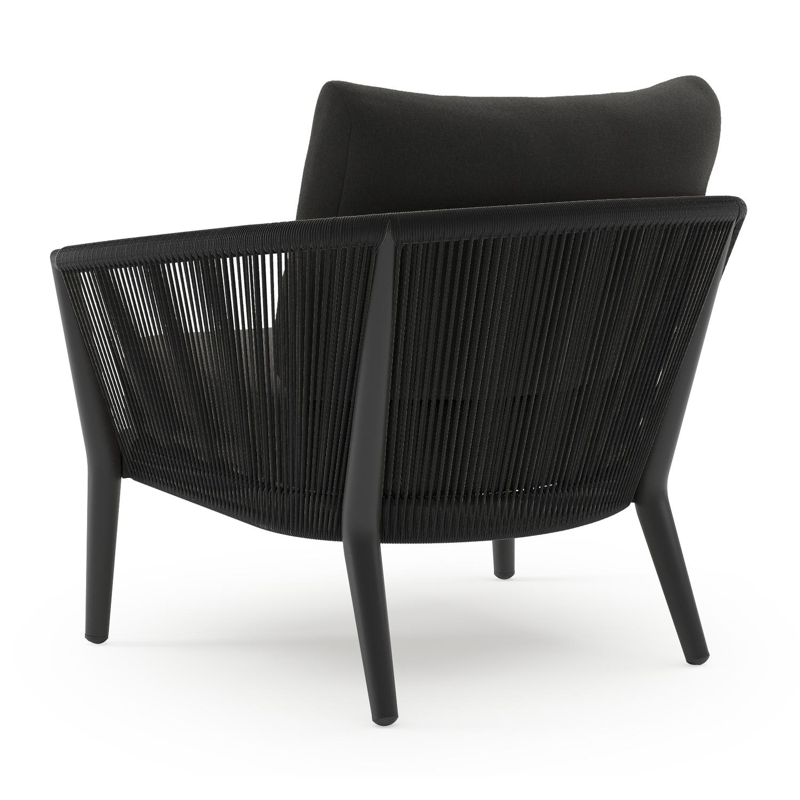 Orso loungestoel in zwart aluminium en zwart verticaal geweven ronde rope met Natte Sooty all weather sunbrella® luxe kussen