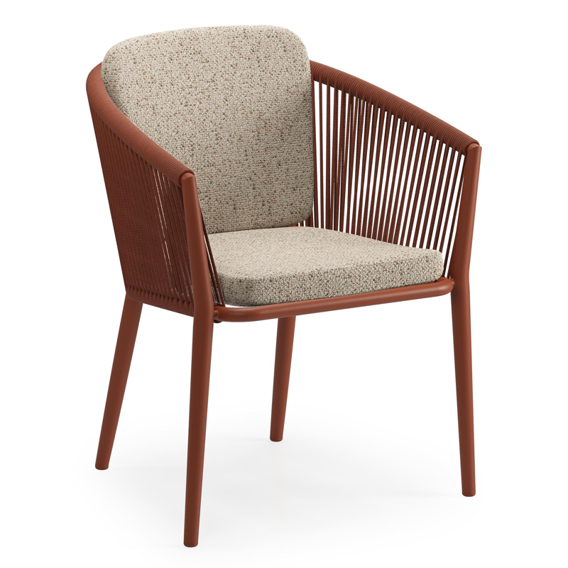 Orso stapelbare tuinstoel in roestbruin aluminium en roestbruin verticaal geweven ronde rope met kussen in All Weather Cosytica Bora Jungle