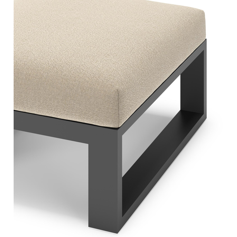 Verato poef in zwart aluminium met marbella sand all weather cosytica kussen