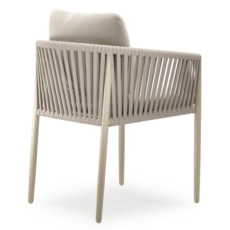Organo tuinstoel in beige aluminium en beige verticaal geweven luxe vlakke rope met kussen in All Weather Sunbrella® Luxe Lopi Marble