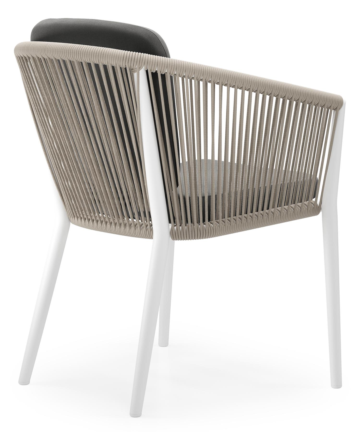 Orso tuinstoel in wit aluminium en beige verticaal geweven ronde rope met kussen in natte charcoal chine all weather sunbrella® luxe