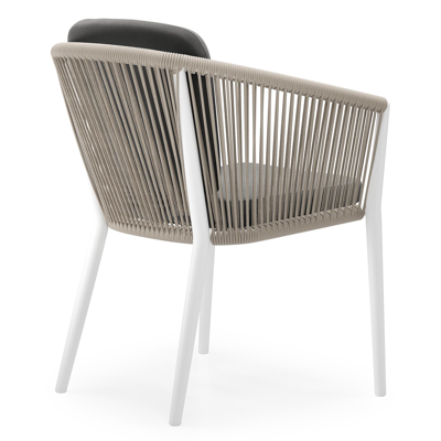 Orso tuinstoel in wit aluminium en beige verticaal geweven ronde rope met kussen in natte charcoal chine all weather sunbrella® luxe