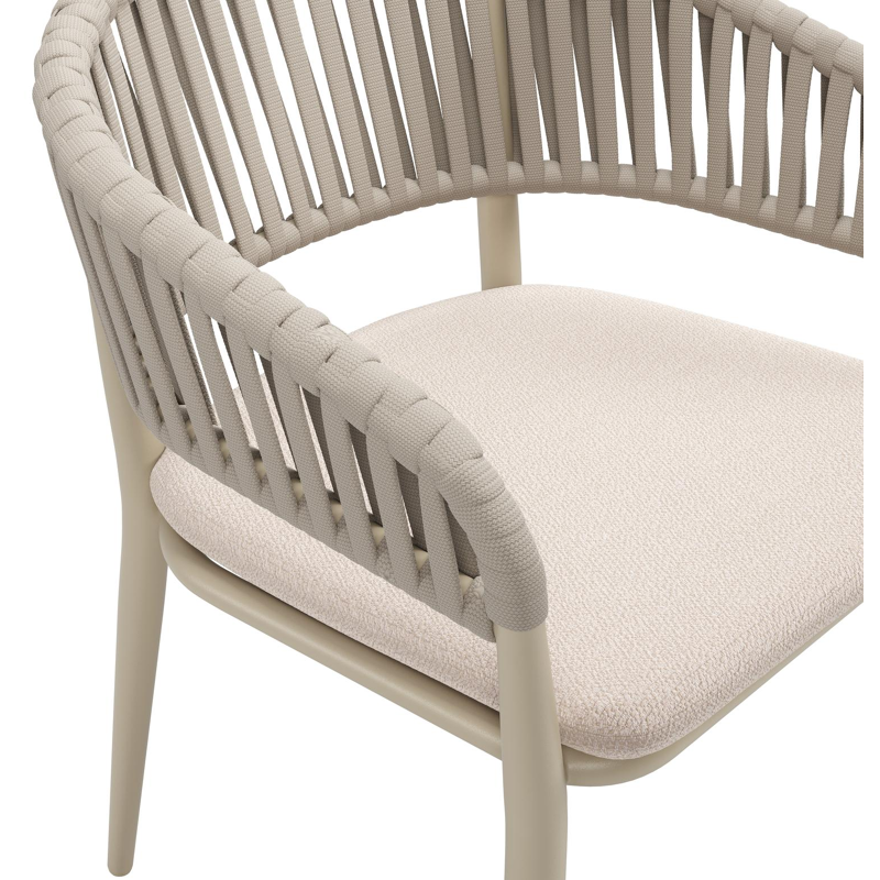 Tolfa stapelbare tuinstoel in beige aluminium en beige verticaal geweven luxe vlakke brede rope met stoelkussen in All Weather Sunbrella® Luxe Wander Pilat