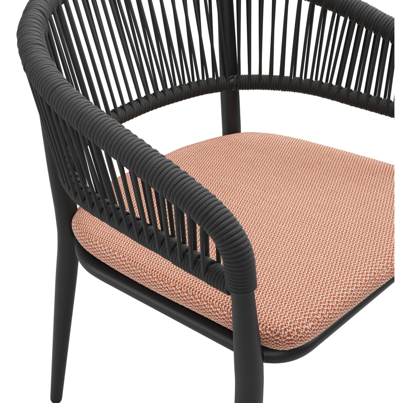 Tolfa stapelbare tuinstoel in zwart aluminium en zwart verticaal geweven ronde rope met stoelkussen in All Weather Sunbrella® Luxe Lopi Fawn