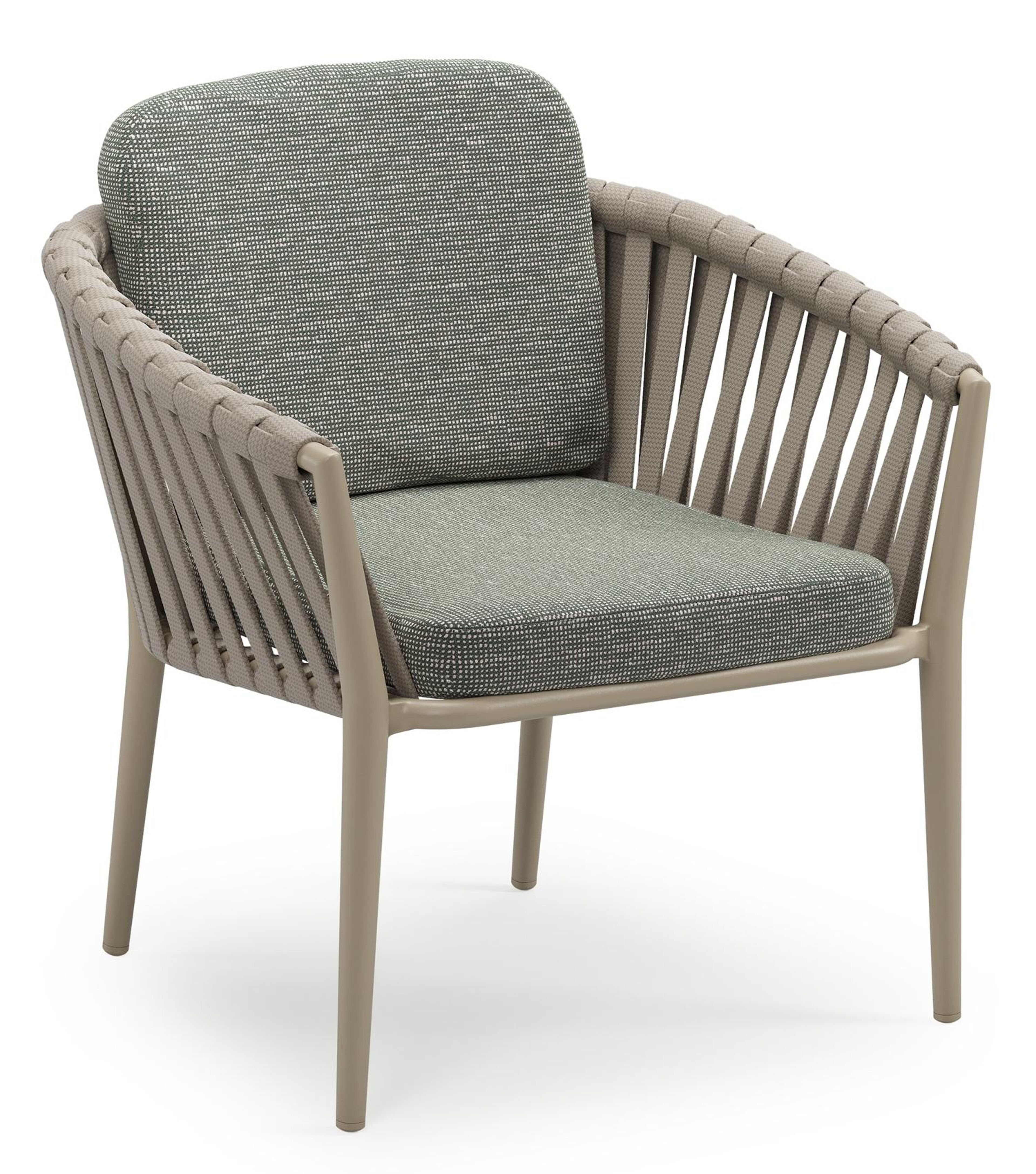 Orso low dining tuinstoel in beige aluminium en beige verticaal geweven luxe vlakke brede rope met stoelkussen in All Weather Sunbrella® Luxe Slow Fern