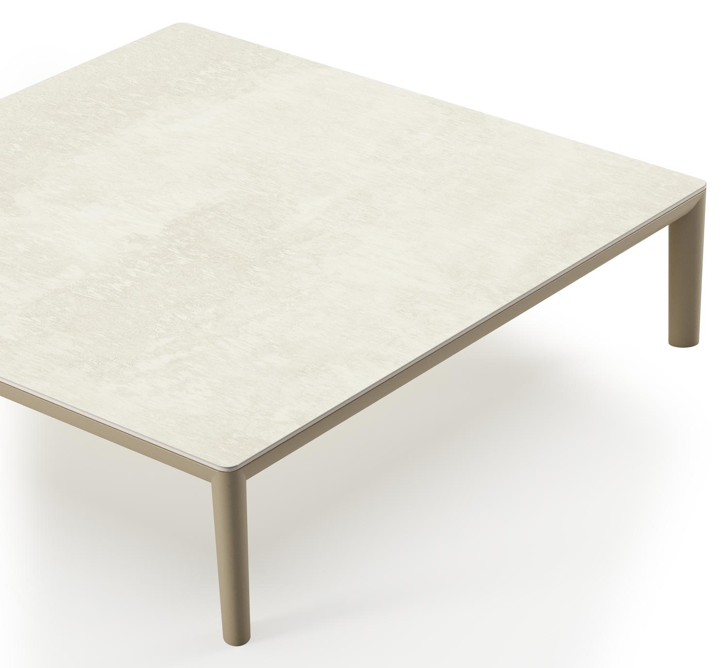 Table de basse Tolosa en aluminium beige et sintered stone beige - Lg. 90 x Lrg. 90 x Haut. 38 cm