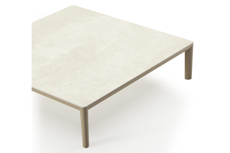 Tolosa loungetafel in beige aluminium en beige sintered stone - L 90 x B 90 x H 38 cm