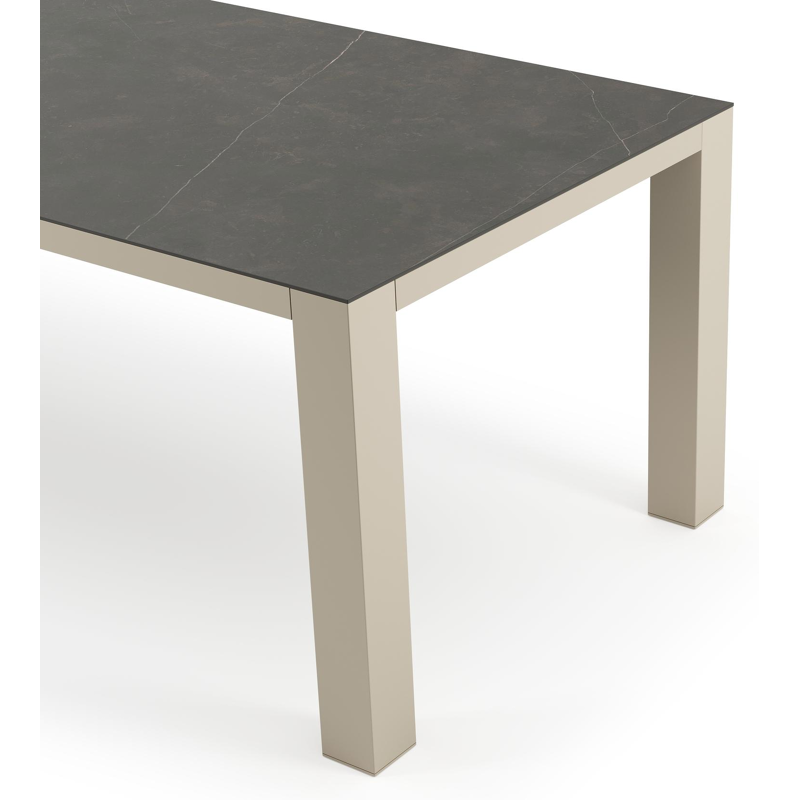 Table de jardin Nano rectangulaire en aluminium beige et céramique pleine Calatorao - Lg. 240 x Lrg. 100 x Haut. 75 cm