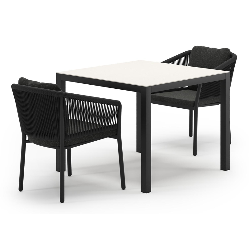 Feltro tuinset in zwart aluminium en crema minerale sintered stone met 2 Gerona tuinstoelen