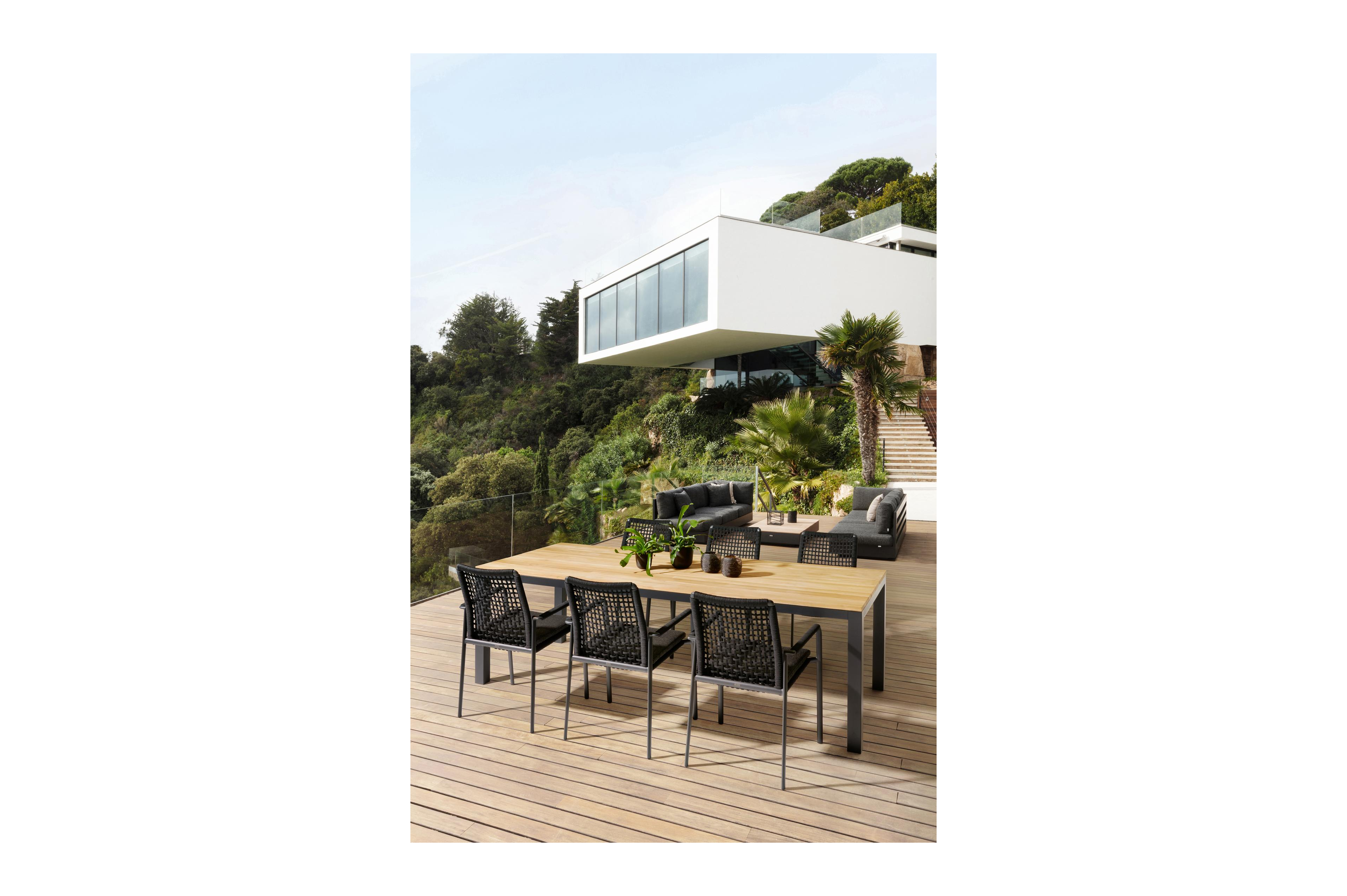 Como stapelbare tuinstoel in zwart aluminium en zwart vierkant geweven rope