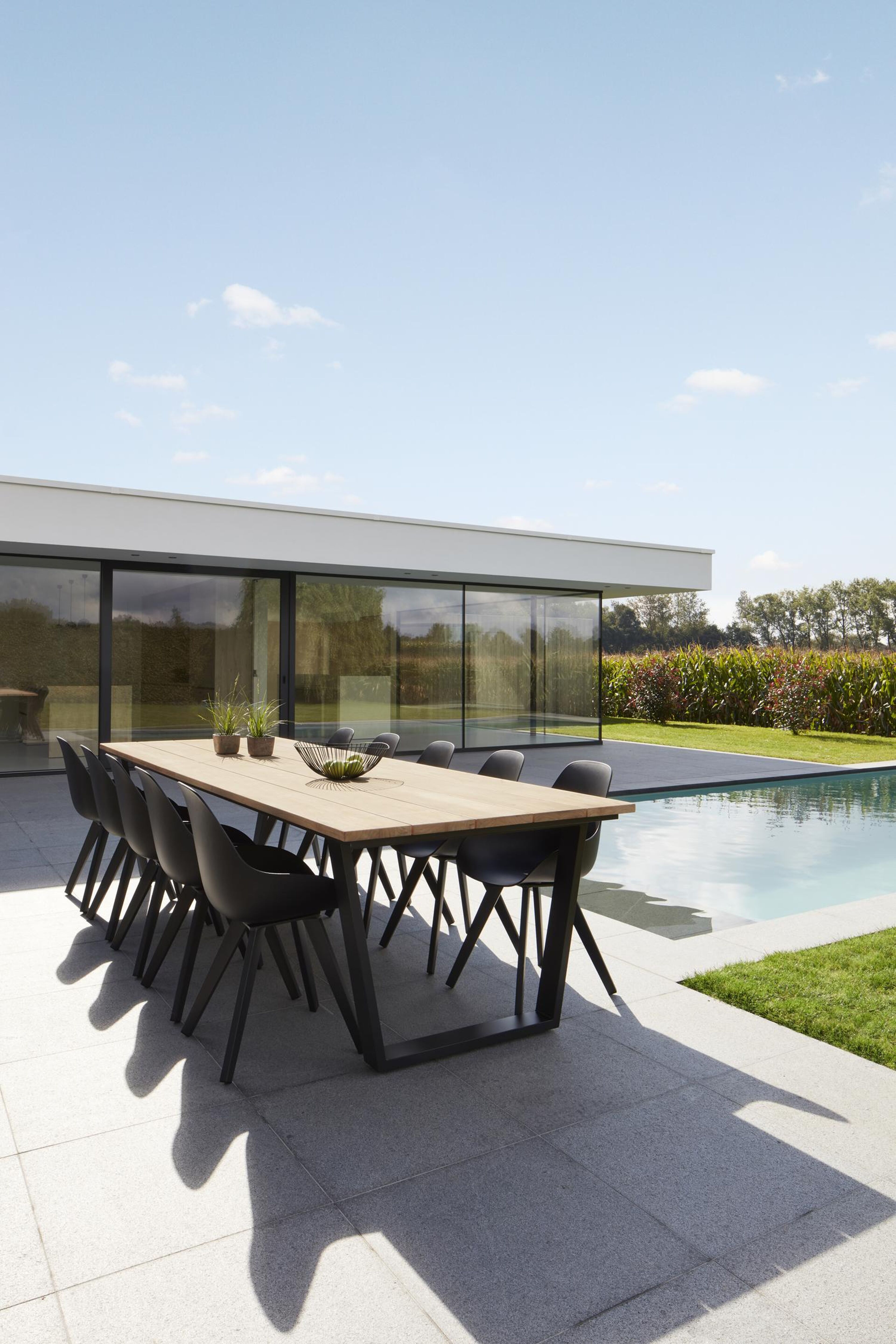 Pagino tuintafel rechthoekig in zwart aluminium en teak - L 340 x B 110 x H 73,5 cm