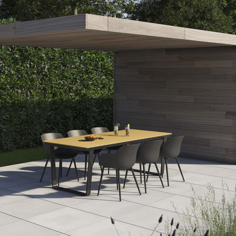 Alora tuinset in zwart aluminium en polywood tafelblad met 6 Paco tuinstoelen