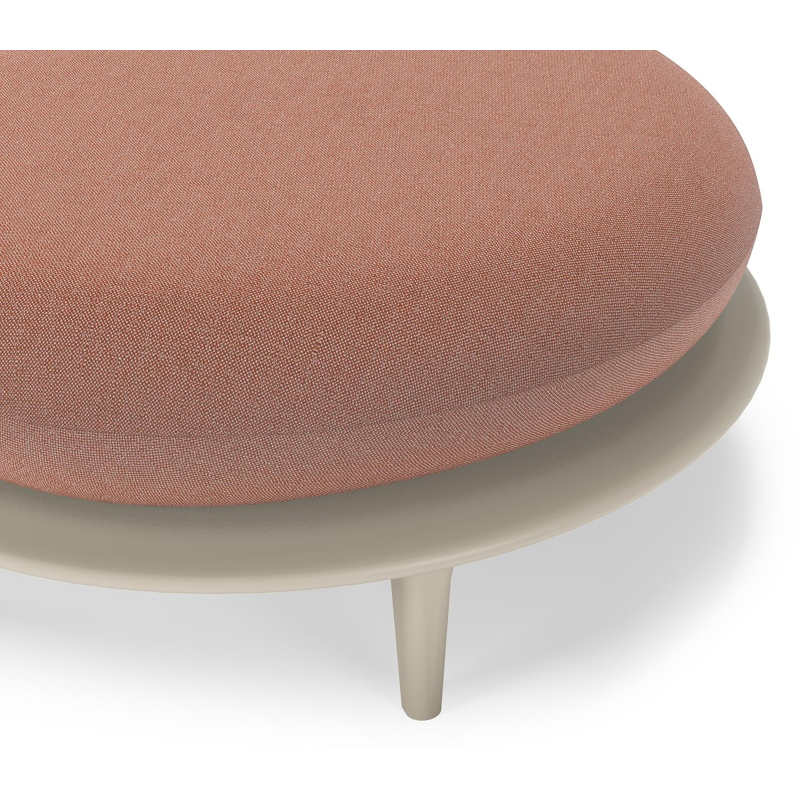 Bomero poef in beige aluminium met savane rust all weather sunbrella® luxe kussen