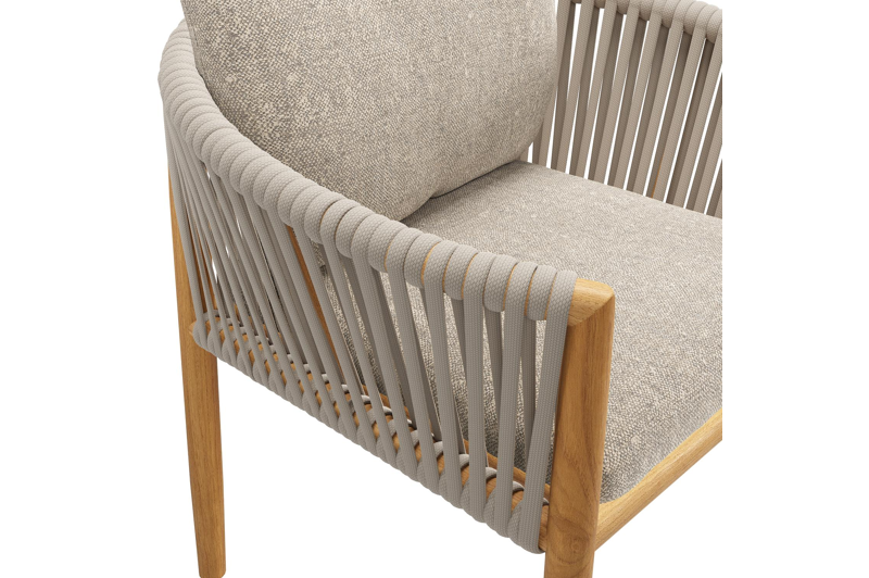 Organo tuinstoel in beige teak en beige verticaal geweven luxe vlakke rope met kussen in All Weather Sunbrella® Luxe Chartres Pewter