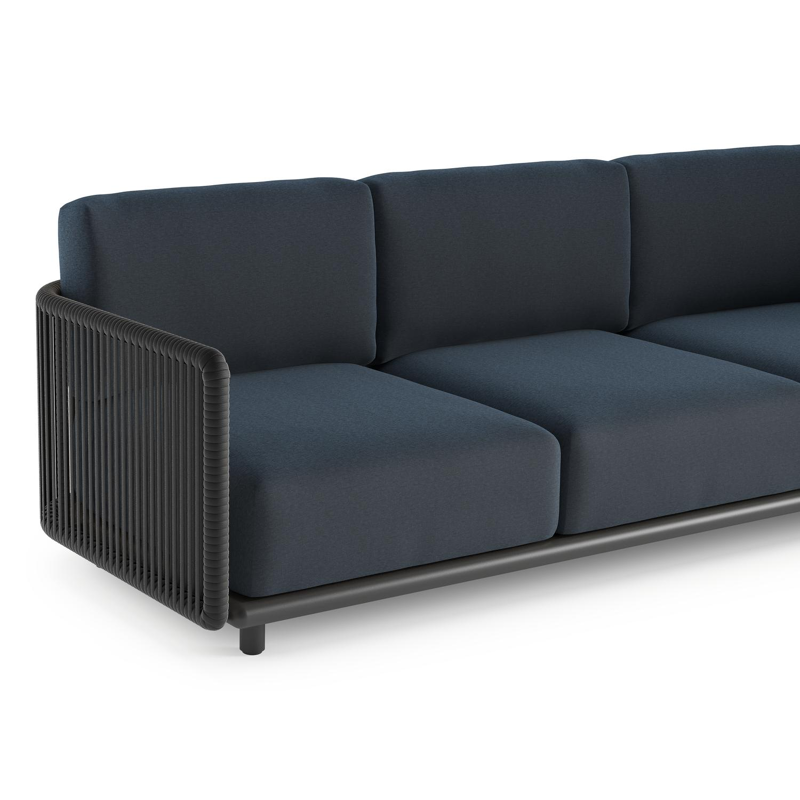 Organo loungehoek in zwart aluminium en zwart verticaal geweven luxe vlakke rope met heritage indigo all weather Sunbrella® luxe kussen