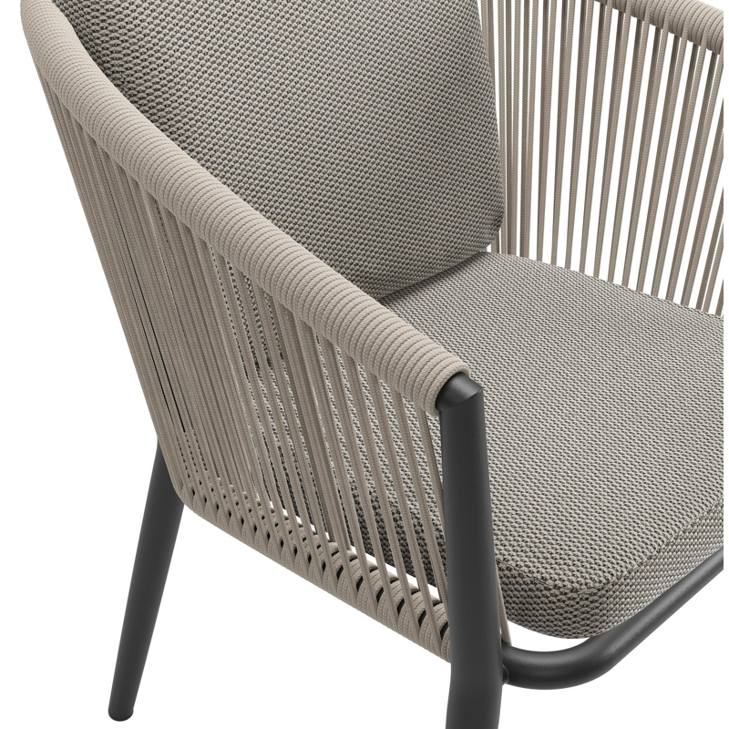Orso tuinstoel in zwart aluminium en beige verticaal geweven ronde rope met luxe zitkussen in All Weather Sunbrella® Luxe Lopi Charcoal