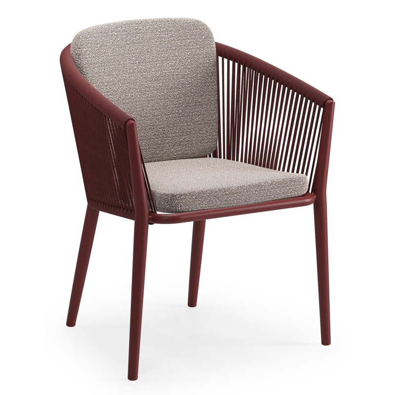 Chaise de jardin Orso en aluminium ruby et corde ronde tissée verticalement ruby avec coussin en All Weather Sunbrella® Luxe Wander Granite