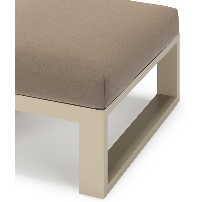 Verato poef in beige aluminium met natte heather grey all weather sunbrella® luxe kussen
