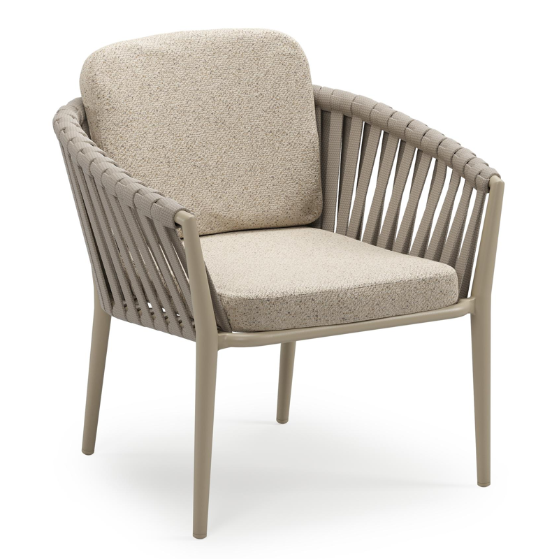 Orso low dining tuinstoel in beige aluminium en beige verticaal geweven luxe vlakke brede rope met stoelkussen in All Weather Cosytica Bora Desert