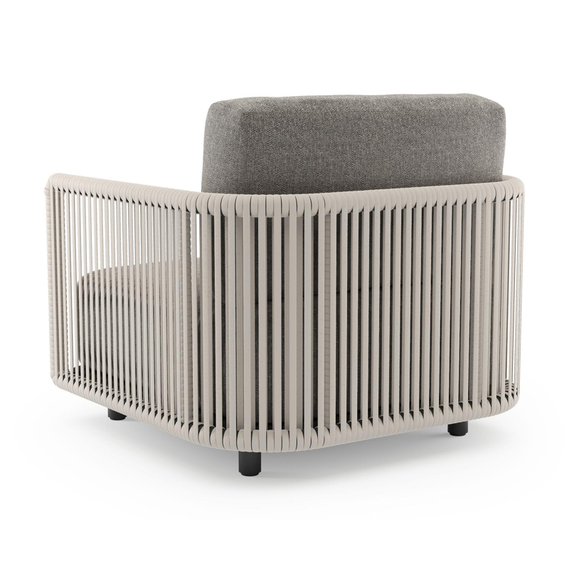 Fauteuil de jardin Organo en aluminium noir et corde luxe plate tissée verticalement beige et coussin en all weather Sunbrella® luxe chartres drizzle