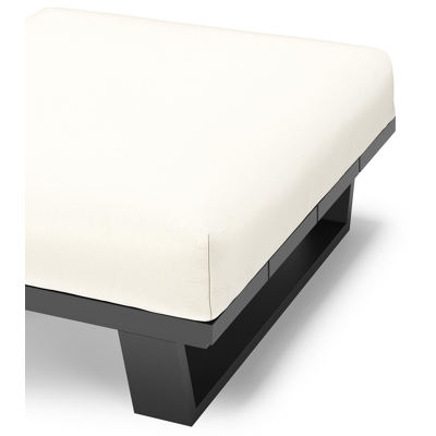 Pagino poef in zwart aluminium met natte white all weather sunbrella® luxe kussen