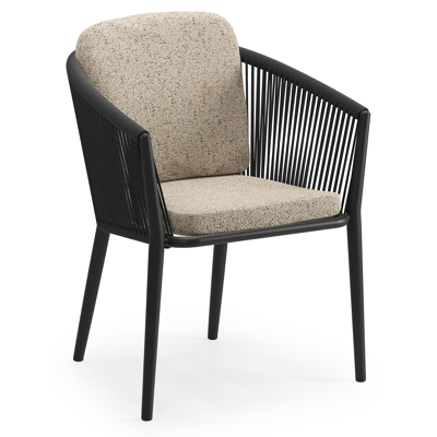 Orso tuinstoel in zwart aluminium en zwart verticaal geweven ronde rope met luxe zitkussen in All Weather Cosytica Bora Jungle