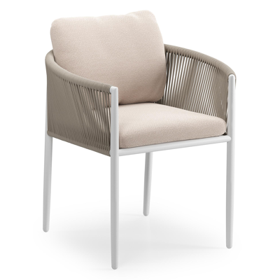 Organo tuinstoel in beige aluminium en beige verticaal geweven luxe vlakke rope met stoelkussen in All Weather Sunbrella® Luxe Wander Pilat
