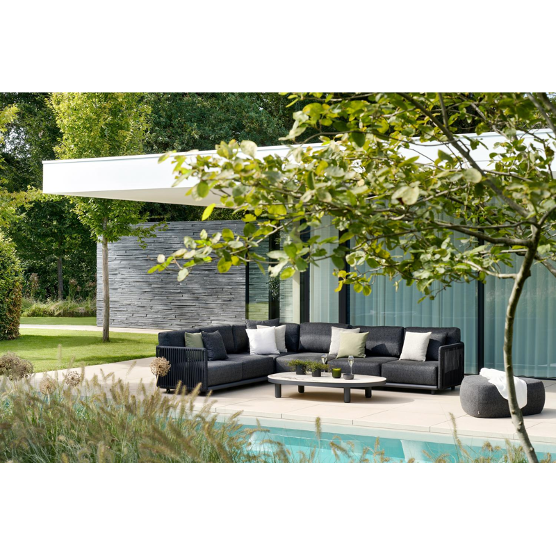 Organo loungehoek in zwart aluminium en zwart verticaal geweven luxe vlakke rope met heritage rust all weather Sunbrella® luxe kussen