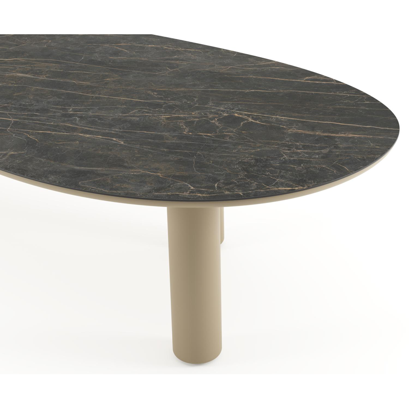 Table de jardin Amico organique en aluminium beige et céramique pleine Black Obsession - Lg. 320 x Lrg. 145 x Haut. 73.5 cm