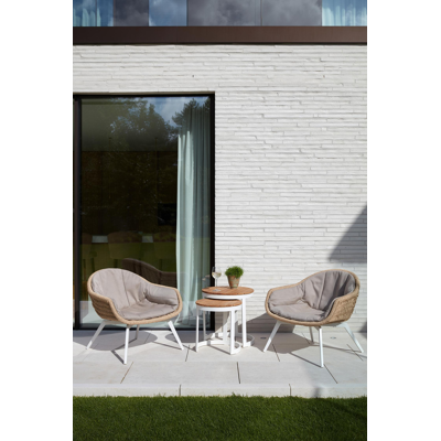 Enna bijzettafels in wit aluminium en naturel teak - tafel 1: Dia. 44 x H 46 cm, tafel 2: Dia. 52 x H 52 cm