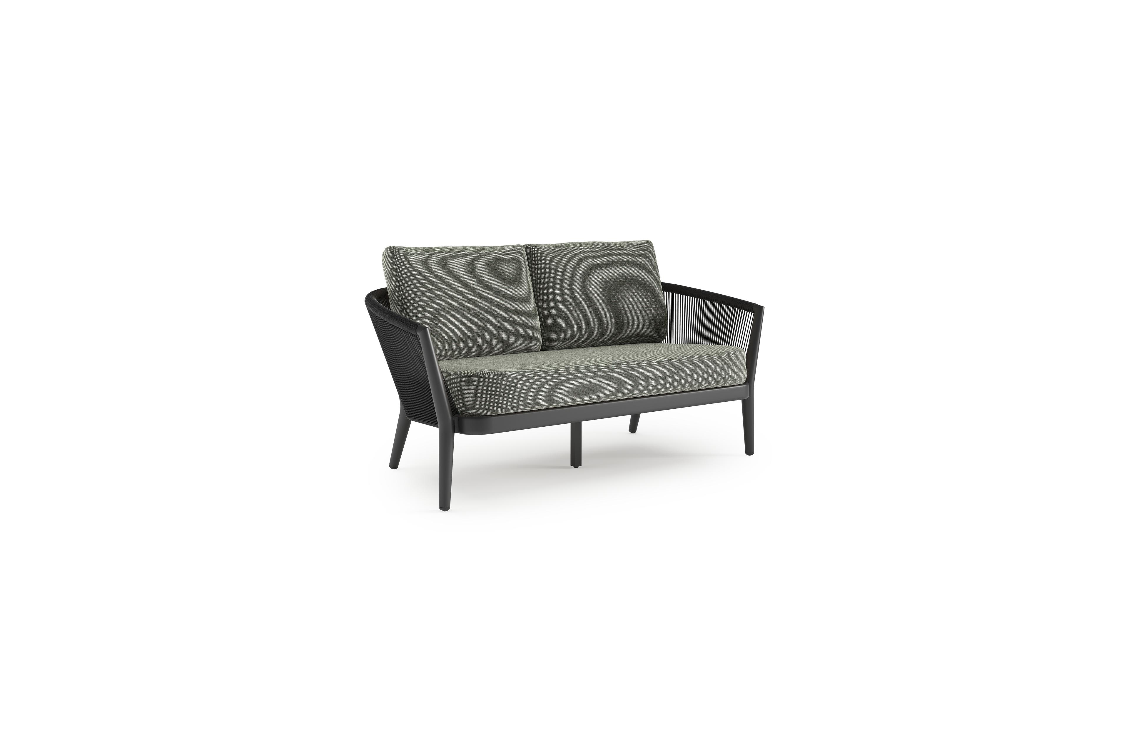 Orso loungebank in zwart aluminium en zwart verticaal geweven ronde rope met Slow Fern all weather sunbrella® luxe kussen