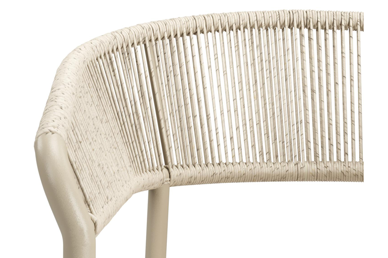 Mosa tuinset in beige aluminium en crema minerale sintered stone met 8 stapelbare Zamora tuinstoelen