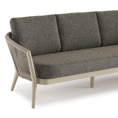 Orso loungebank in beige aluminium en beige verticaal geweven ronde rope met Marbella Tunder all weather cosytica kussen