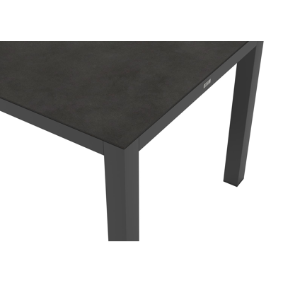 Varese tuinset in zwart aluminium en zwart volkeramiek tafelblad met 4 tot 6 stapelbare Bareto tuinstoelen