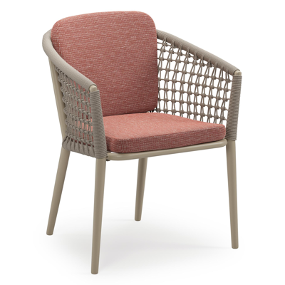 Orso stapelbare tuinstoel in beige aluminium en beige visnet geweven ronde rope met stoelkussen in All Weather Sunbrella® Luxe Slow Alezan