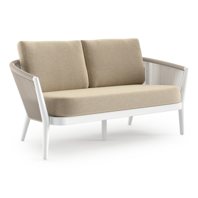 Orso loungebank in wit aluminium en beige verticaal geweven ronde rope met Althea Camel all weather cosytica kussen