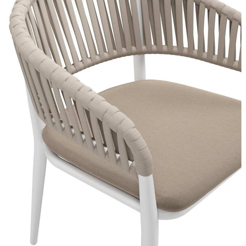 Tolfa stapelbare tuinstoel in wit aluminium en beige verticaal geweven luxe vlakke brede rope met stoelkussen in All Weather Sunbrella® Luxe Natte Heather Grey