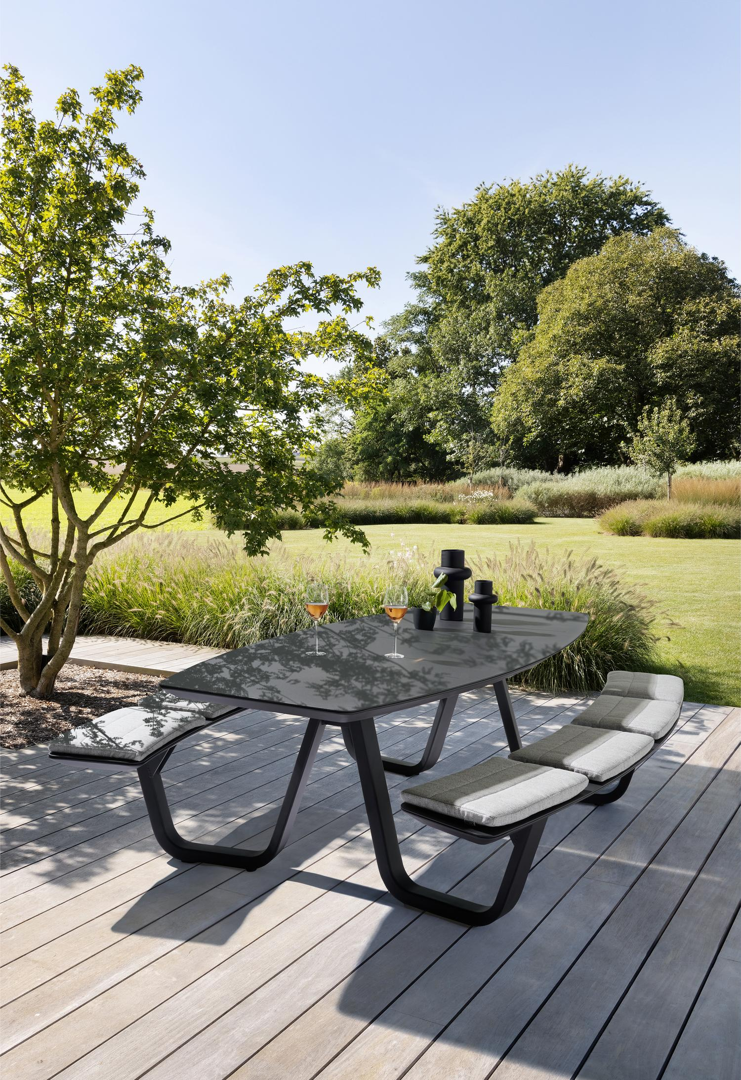 Forno picknicktafel bootvorm in zwart aluminium - L 240 x B 181 x H 72 cm