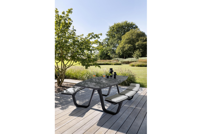 Forno picknicktafel bootvorm in zwart aluminium - L 240 x B 181 x H 72 cm