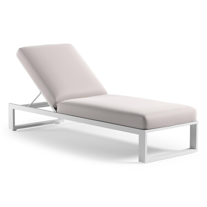 Verato verstelbaar ligbed in wit aluminium met savane whisper all weather Sunbrella® luxe kussen