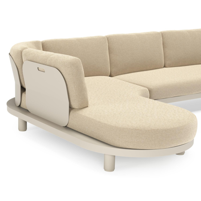 Donato loungehoek in beige aluminium met all weather cosytica Althea Camel kussen