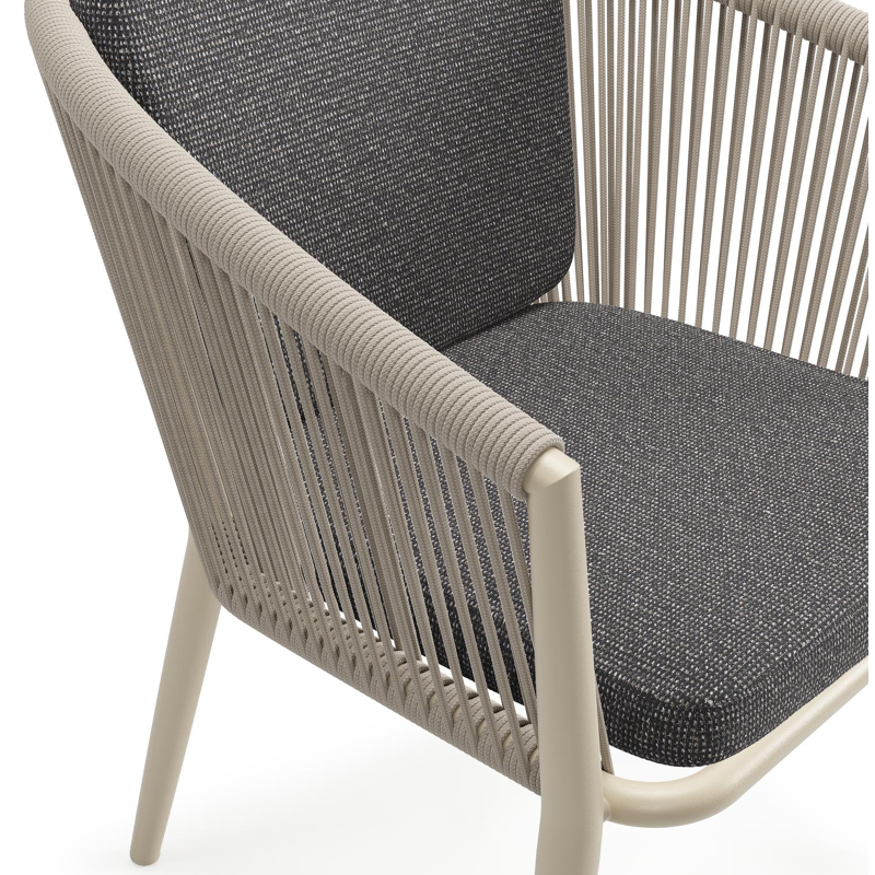 Orso tuinstoel in beige aluminium en beige verticaal geweven ronde rope met zitkussen in All Weather Solica Firenze Tunder