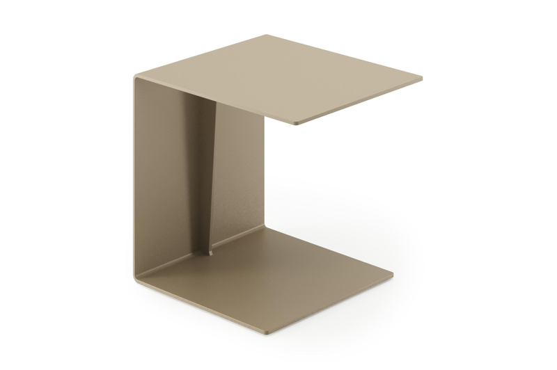 Tufo bijzettafel in beige aluminium - L 35 x B 47 x H 38,5 cm