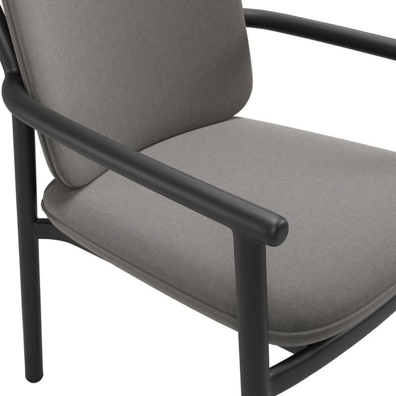 Bono stapelbare tuinstoel in zwart aluminium met stoelkussen in All Weather Sunbrella® Luxe Natte Charcoal Chine