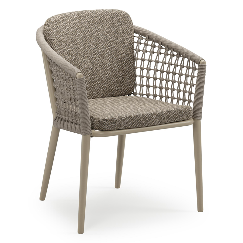 Orso stapelbare tuinstoel in beige aluminium en beige visnet geweven ronde rope met stoelkussen in All Weather Cosytica Madagascar Burch