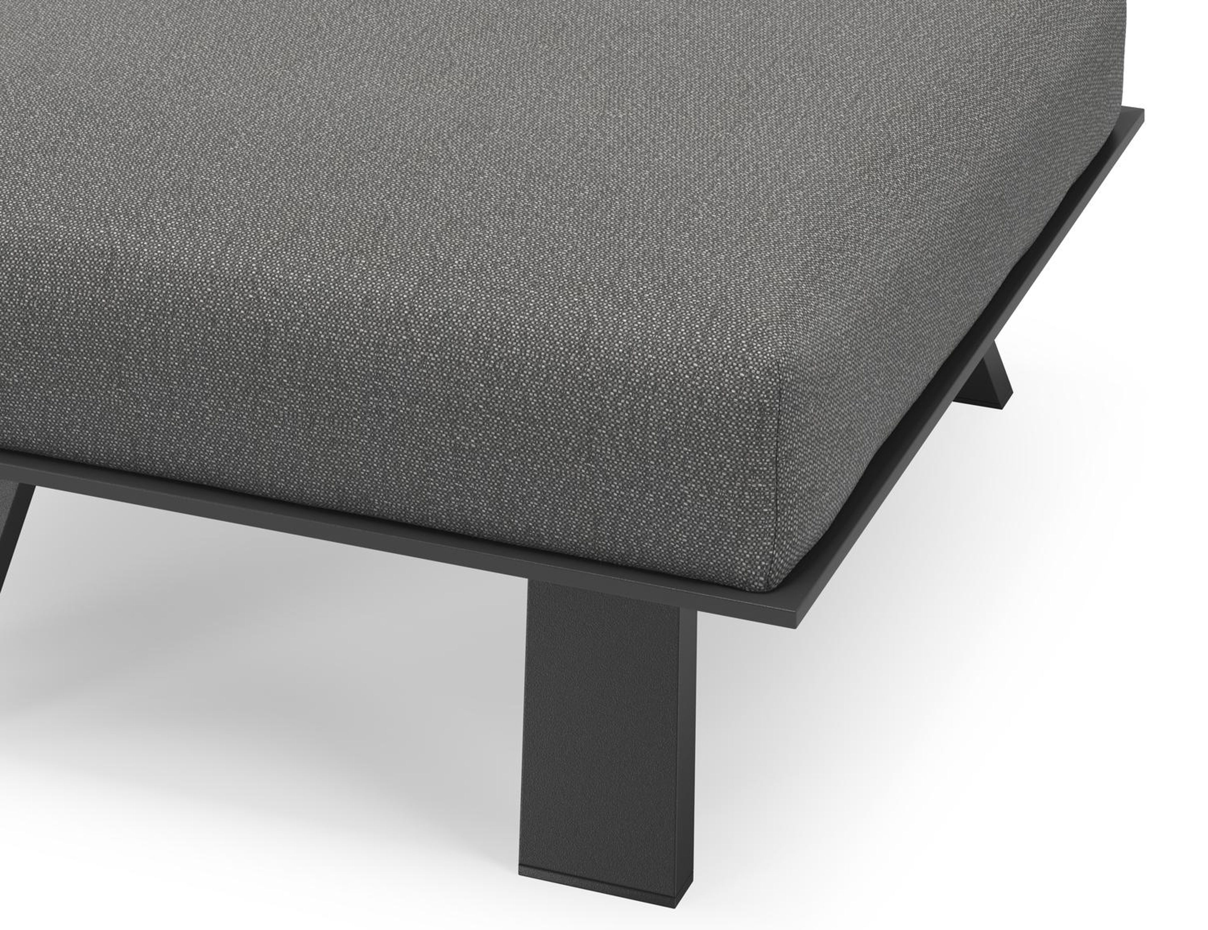 Cesano poef in zwart aluminium met savane tornado all weather sunbrella® luxe kussen