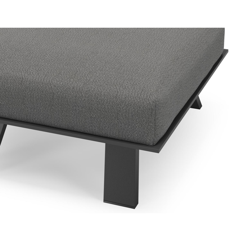 Cesano poef in zwart aluminium met savane tornado all weather sunbrella® luxe kussen