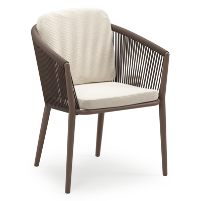 Orso stapelbare tuinstoel in taupe aluminium en taupe verticaal geweven ronde rope met stoelkussen in All Weather Cosytica Althea Off White