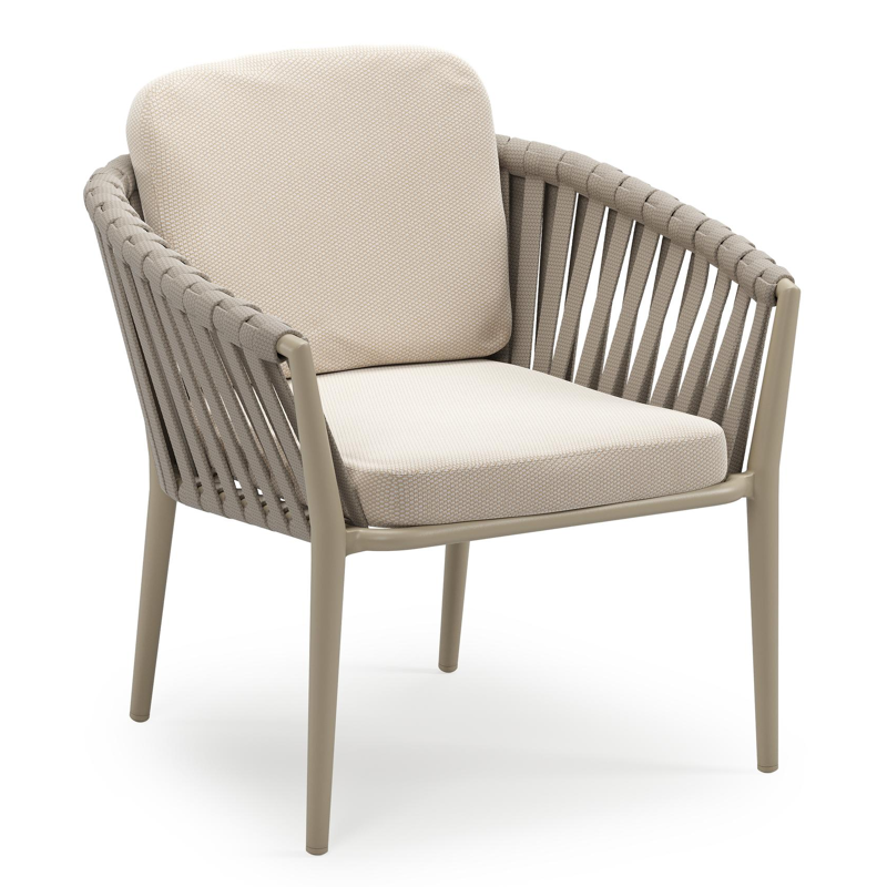 Orso low dining tuinstoel in beige aluminium en beige verticaal geweven luxe vlakke brede rope met stoelkussen in All Weather Sunbrella® Luxe Lopi Antique